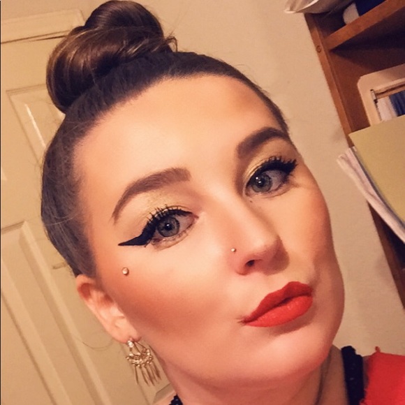 Meet your Posher, Emily - Picture 1 of 1